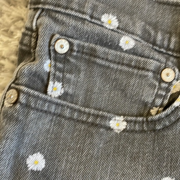 Levi Daisy Denim Shorts - Picture 5 of 7